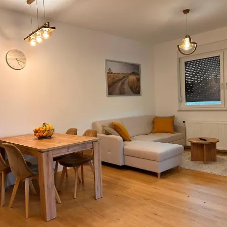 Apartman Tena, Private Parking, Self Check In Osijek Exterior photo