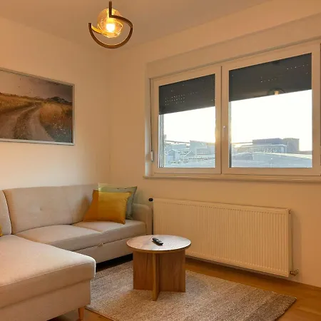 Apartman Tena, Private Parking, Self Check In Osijek Exterior photo