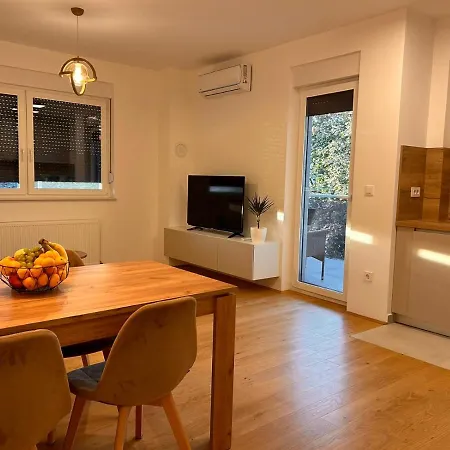 Apartman Tena, Private Parking, Self Check In Osijek Exterior photo