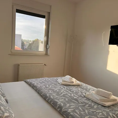 Apartman Tena, Private Parking, Self Check In Osijek Exterior photo